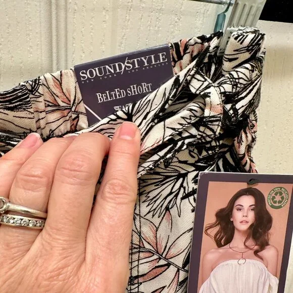 New Sound Style Rayon Shorts Women's Size M Tropical Print Belted Easy Fit Boho - Picture 3 of 11